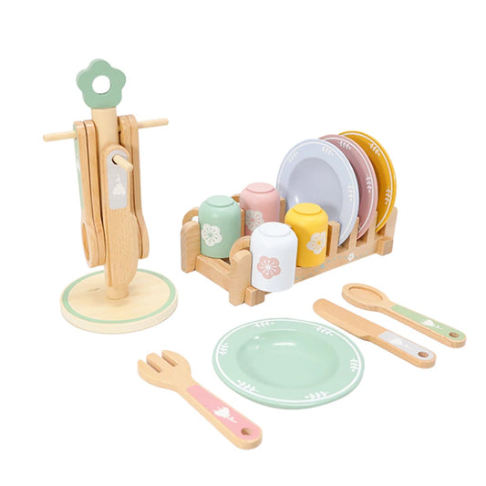 Little wooden tableware set