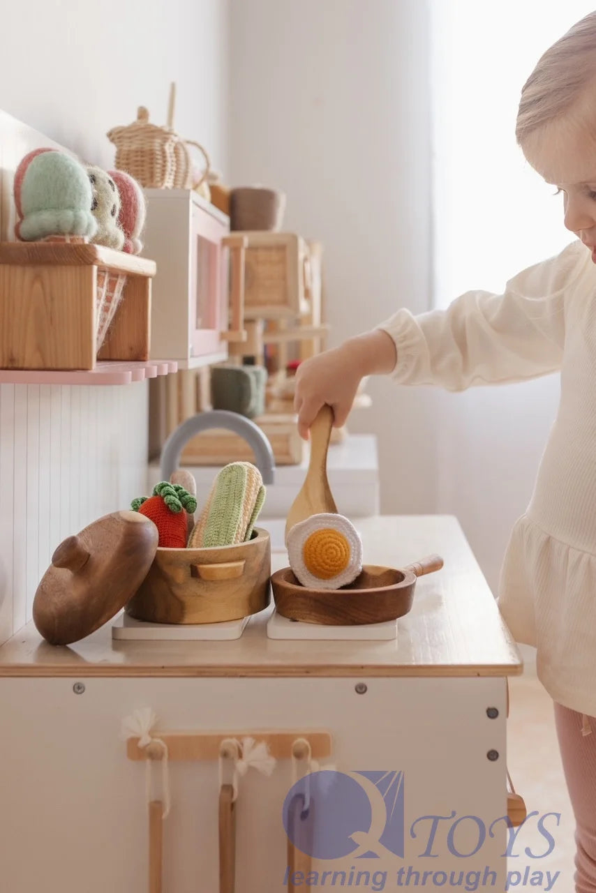 Little MAHOGANY PAN & POT SET