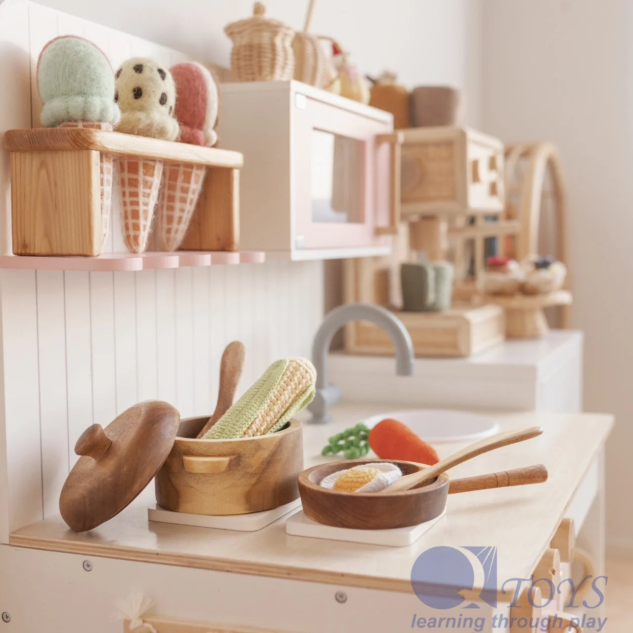 Little MAHOGANY PAN & POT SET